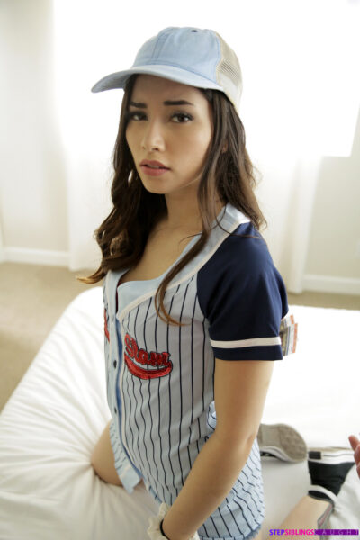 Baseball fan Aria Lee fucks her horny stepbrother in exchange for tickets Image #3