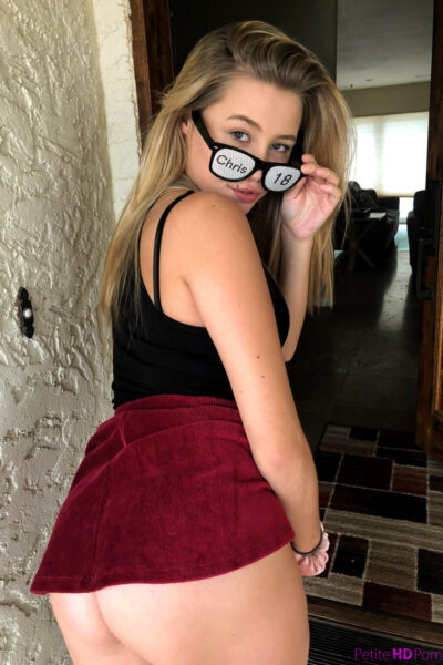 Young blonde girl Carolina Sweets takes an external cumshot after fucking Image #1