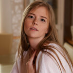 Teen babe Evelina showing off sexy legs and barefeet up close