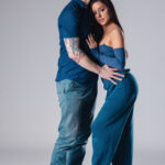 Blake Blossom & Vanna Bardot have a threesome on a loveseat