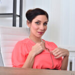 Office worker Rachel Evans spreading pussy & toying on her desk in stockings