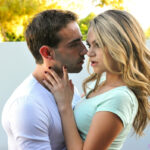 Sexy blonde Ms Faris seduces her man friend after a day of nude modeling