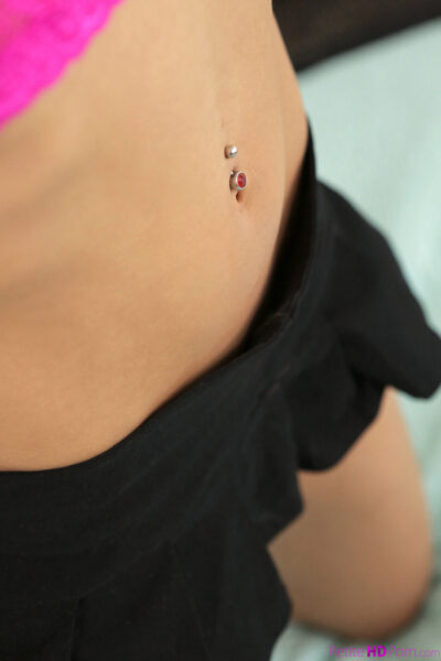 Skinny model Gia Vendetti gets on her knees to have petite pussy creamed Image #5