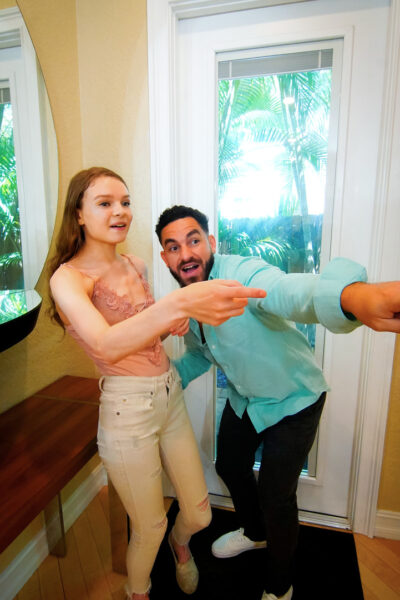 Amateur teen Jessae Rosae seduces a muscular guy and rides his prick Image #2