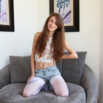 Sweet teen Willow Hayes removes her shorts & shirt to spread pussy lips & toy