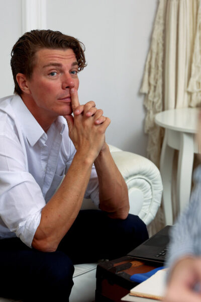 Brunette teen Anie Darling licks a sucker while seducing her stepdad Image #4